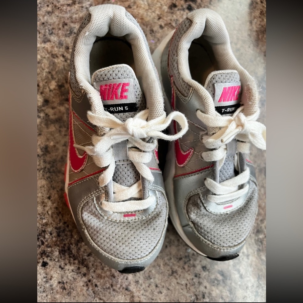 Girls toddler Nike tennis shoes size 11c - Picture 2 of 5